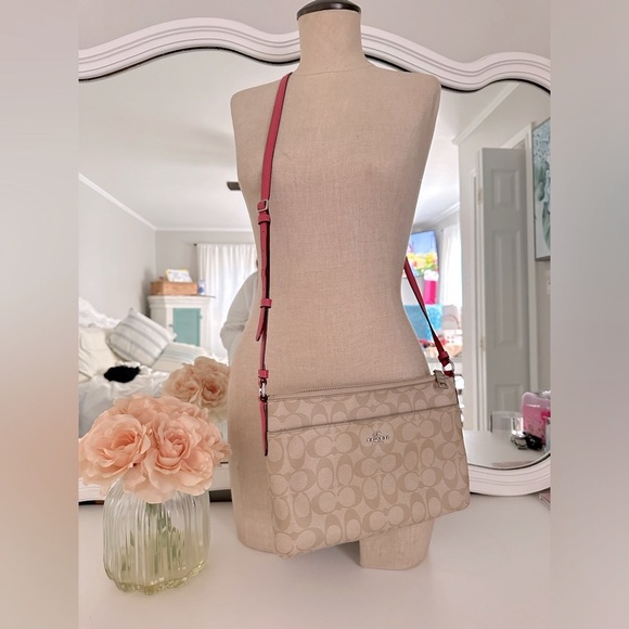 Coach pop signature crossbody - Picture 2 of 8